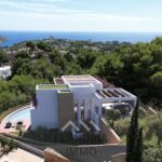 Luxe villa in Moraira met uitzicht op zee en Ibicencan stijl.